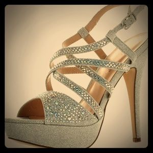 DE Blossom Collection Silver Pumps 9.5